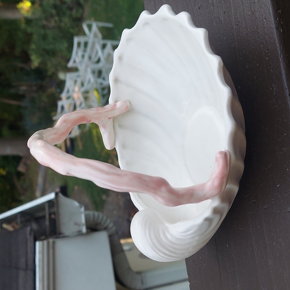 Vintage Fitz and Floyd White Ceramic Shell Basket Holder Display